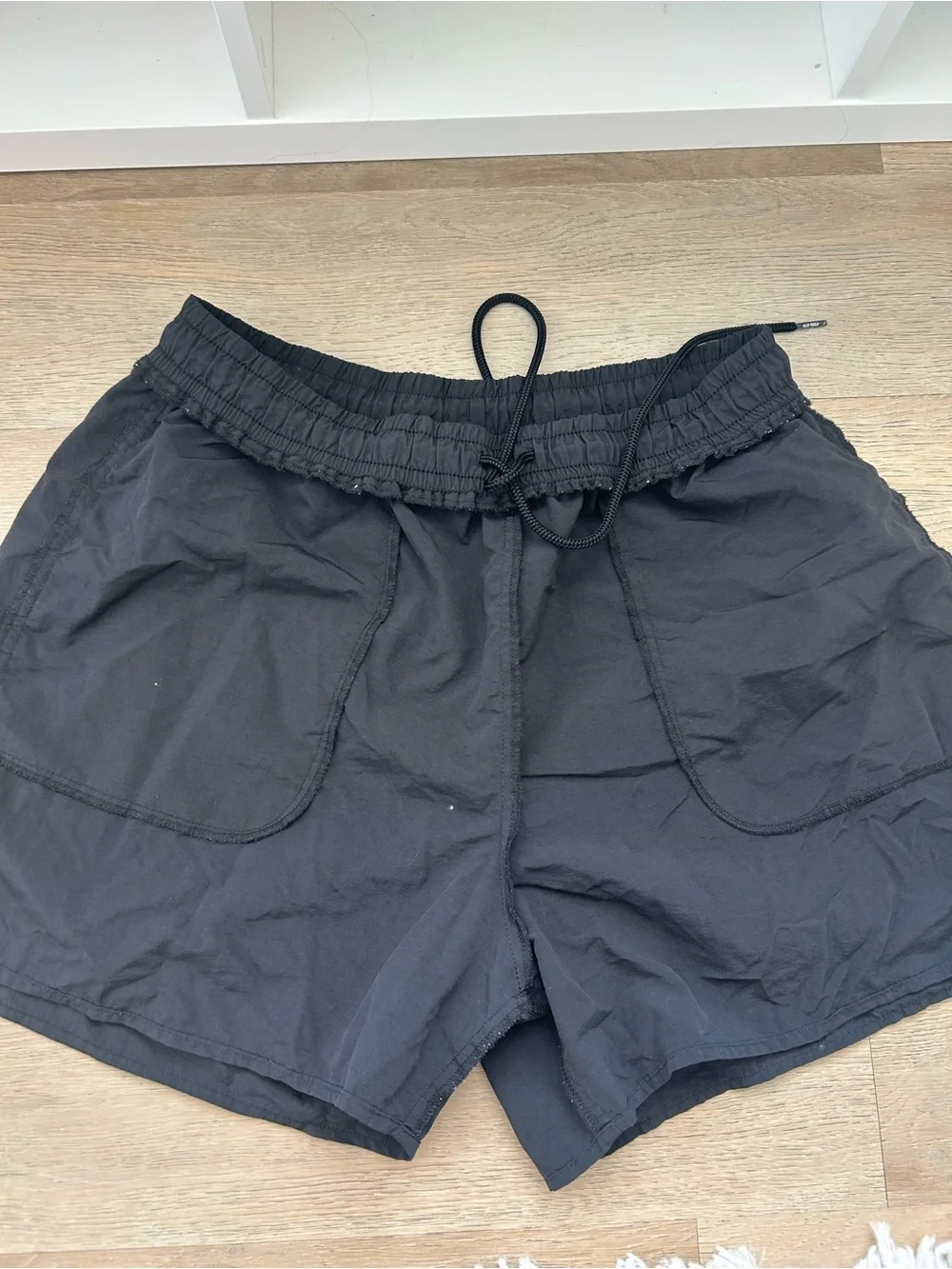 ALO Yoga Women’s Black Athletic Drawstring Shorts